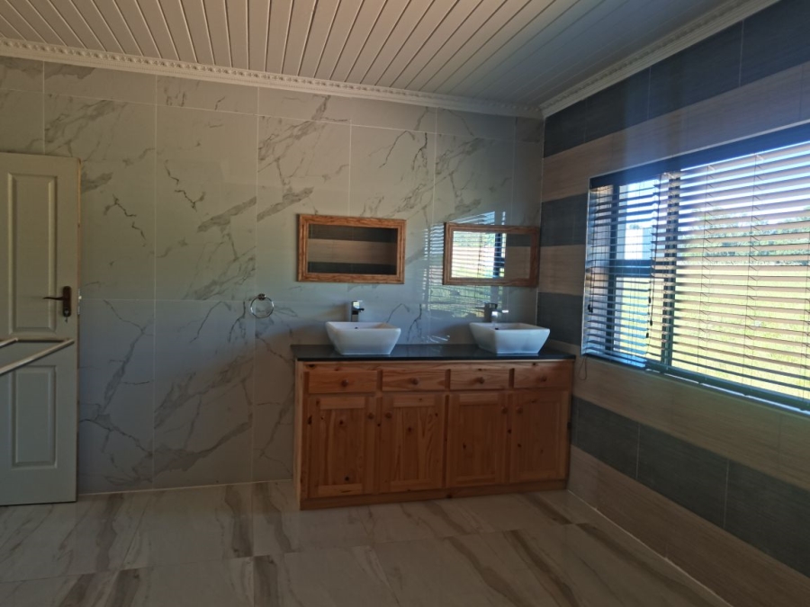 5 Bedroom Property for Sale in Royalston Residential Estate and Wildlife Reserve Eastern Cape